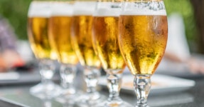 엽전으로 맥주 한 잔, 전통 속 현대적 즐거움! 통인시장 일맥상통맥주...  통인시장 일맥상통맥주축제, 전통과 현대가 어우러진 맥주 축제