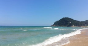 바다와 호수, 송림이 어우러진 자연 풍경! 고성, 화진포 해변 산책로에서 만나는 청정 자연 < 국내 여행 < 기사본문 - 여행톡톡 바다와 호수... 