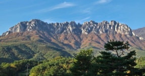 초여름 산과 계곡이 빚는 산행의 묘미! 설악산 울산바위 트레킹, 설악의 대표 산행지 < 국내 여행 < 기사본문 - 여행톡톡 초여름 산과 계곡이 빚는... 