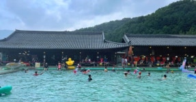 전통과 여름이 만나는 공간! 양주 장흥한옥수영장, 시원하고 색다른 피서지 < 국내 여행 < 기사본문 - 여행톡톡 전통과 여름이 만나는 공간! 양주... 