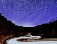 밤하늘을 걷는 기분이야!...밤에 떠나야 진짜 아름다운 국내 은하수 명소 BEST 4 추천 < 국내 여행 < 기사본문 - 여행톡톡 밤하늘을 걷는... 