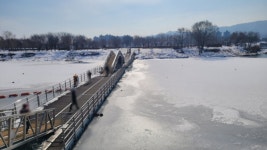 “물 위를 걷는 기분, 겨울 강변의 낭만!”...남한강이 파노라마로 펼쳐지는 산책로 < 국내 여행 < 기사본문 - 여행톡톡 “물 위를 걷는 기분, 겨울... 