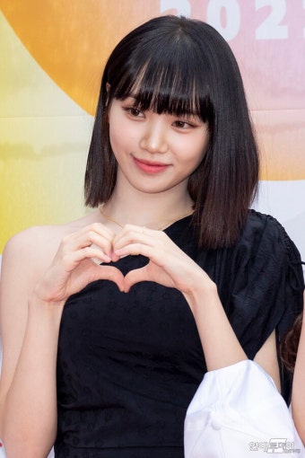 [today포토] 르세라핌 김채원, ’귀여움 가득한 하트’ < 갤러리 < 기사본문 - 연예투데이뉴스 [today포토] 르세라핌 김채원, ’귀여움 가득한...