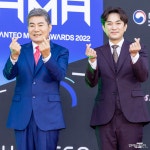 [today포토] 진성 X 김경록,’신구의 하트’ < 갤러리 < 기사본문 - 연예투데이뉴스 [today포토] 진성 X 김경록,’신구의 하트’