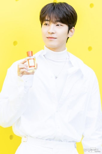 [today포토] 세븐틴 원우, ‘완벽 눈빛’ < 갤러리 < 기사본문 - 연예투데이뉴스 [today포토] 세븐틴 원우, ‘완벽 눈빛’