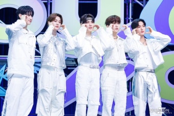 [today포토] TNX(더뉴식스),’순백의 소년미’ < 갤러리 < 기사본문 - 연예투데이뉴스 [today포토] TNX(더뉴식스),’순백의 소년미’