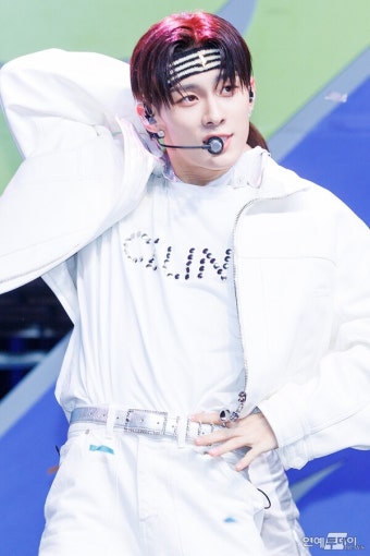 [today포토] TNX(더뉴식스) 우경준, ’스윗 눈빛으로’ < 갤러리... 연예투데이뉴스 [today포토] TNX(더뉴식스) 우경준, ’스윗 눈빛으로’