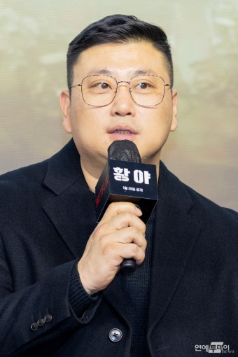 [today포토] ‘황야’, ‘인사말을 전하는 허명행 감독’ < 갤러리 < 기사본문 - 연예투데이뉴스 [today포토] ‘황야’, ‘인사말을 전하는...