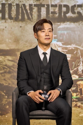 모두가 기대하는 마동석X허명행 감독의 조합! 액션 블록버스터 탄생 예고하는 '황야' 제작보고회 성료 < 갤러리 < 영화 < 기사본문...