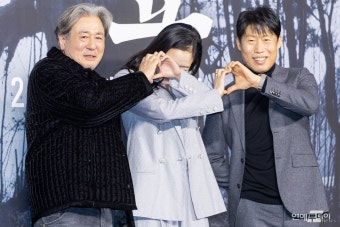 [today포토] ‘파묘’, ‘김고은의 웃참 챌린지’ < 갤러리 < 기사본문 - 연예투데이뉴스 [today포토] ‘파묘’, ‘김고은의 웃참 챌린지’
