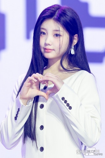 [today포토] 아일릿(ILLIT) 원희, '보호본능 일으키는 미모' < 갤러리 < 기사본문 - 연예투데이뉴스 [today포토] 아일릿(ILLIT) 원희...