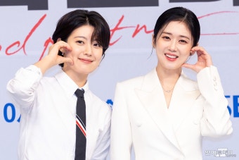 [today포토] 장나라 - 남지현,’볼하트로 만든 케미' < 갤러리 < 기사본문 - 연예투데이뉴스 [today포토] 장나라 - 남지현,’볼하트로 만든 케미'