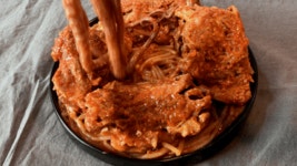by 청기와감자탕등뼈찜(주) | wadiz 국산산낙지X프리미엄돼지목뼈! 10분 3스텝 해물뼈찜 밀키트! by 청기와감자탕등뼈찜(주) | 와디즈