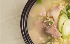 8개월의 기다림❘세상에 없던 극강의 맛!! “부산 돼지국밥 라면” by 테이스티 키친