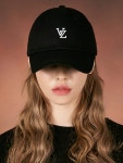 VARZAR | [미주 착용] 모노그램 소프트 오버핏 볼캡 블랙 [미주 착용] 모노그램 소프트 오버핏 볼캡 블랙