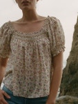 WizWid PORTIA TOP -- FEATHERED FLORAL
