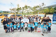 [현대] 어린이 방치사고 예방기능 장착 통학차량 전달