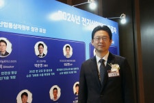 한국유미코아 배터리머티리얼즈 유운형 상무, 배터리 산업의 날 ‘산업통상자원부장관표창’ 수상