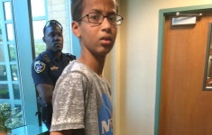 Tech companies Stand with Ahmed, offer the young inventor opportunities