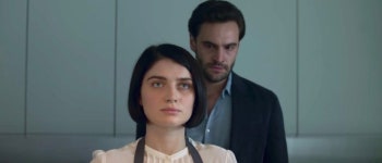 REVIEW: ‘Behind Her Eyes’ Might Be Netflix’s Next Big Hit... REVIEW: ‘Behind Her Eyes’ Might Be Netflix’s Next Big... 