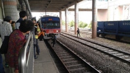 오늘 오류동역 열차 투신사고 후 기관사 모습 - 뽐뿌:자유게시판 오늘 오류동역 열차 투신사고 후 기관사 모습