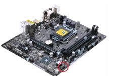 메인보드 칩셋 부분과 그래픽카드가 겹치네요;;; - 뽐뿌:PC/인터넷 메인보드 칩셋 부분과 그래픽카드가 겹치네요;;;