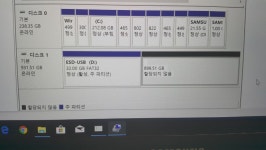 1테라 외장하드 인식이 윈도우 부팅용으로 사용한 뒤로 31기가만... 1테라 외장하드 인식이 윈도우 부팅용으로 사용한 뒤로 31기가만 잡힙니다