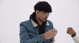 75.5도짜리 양주 입에 오래 머금기 대결.gif - 뽐뿌:자유게시판 75.5도짜리 양주 입에 오래 머금기 대결.gif