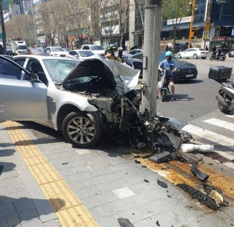 [약혐] 어제자 강남 교대역 오토바이 사망사고 - 뽐뿌:자유게시판 [약혐] 어제자 강남 교대역 오토바이 사망사고