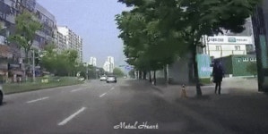 짤 주의) 여고생 횡단보도 사고..GIF - 뽐뿌:자동차포럼 짤 주의) 여고생 횡단보도 사고..GIF