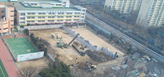 운동장 없애고 체육관과 급식실 짓는 공사 - 뽐뿌:자유게시판 운동장 없애고 체육관과 급식실 짓는 공사