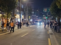 종로 익선동인데 경찰들이 쫙 깔렸네요 - 뽐뿌:자유게시판 종로 익선동인데 경찰들이 쫙 깔렸네요