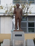구미 초등학교내 박정희전대통령 동상 - 뽐뿌:자유게시판 구미 초등학교내 박정희전대통령 동상