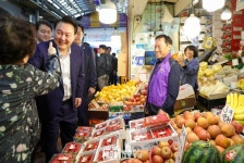 [50억] 대통령실이 올린 서대문 영천시장 사진 - 뽐뿌:정치자유게시판 [50억] 대통령실이 올린 서대문 영천시장 사진