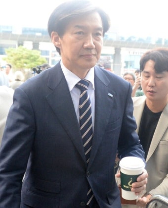 펌) 조금 전 조국 검찰 출석 ㄷ - 뽐뿌:자유게시판 펌) 조금 전 조국 검찰 출석 ㄷ