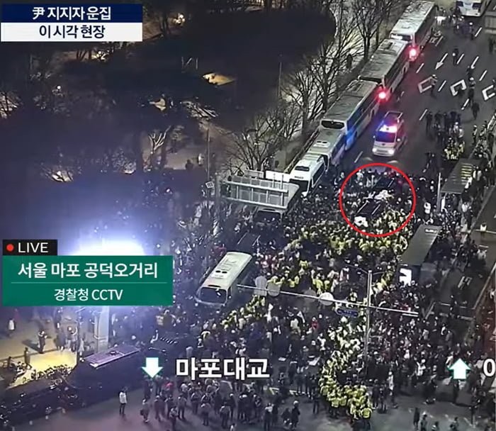 서부지법, 공수처 차량을 감금한 난동사태 피고인 10명에 각각 징역 구형 요청