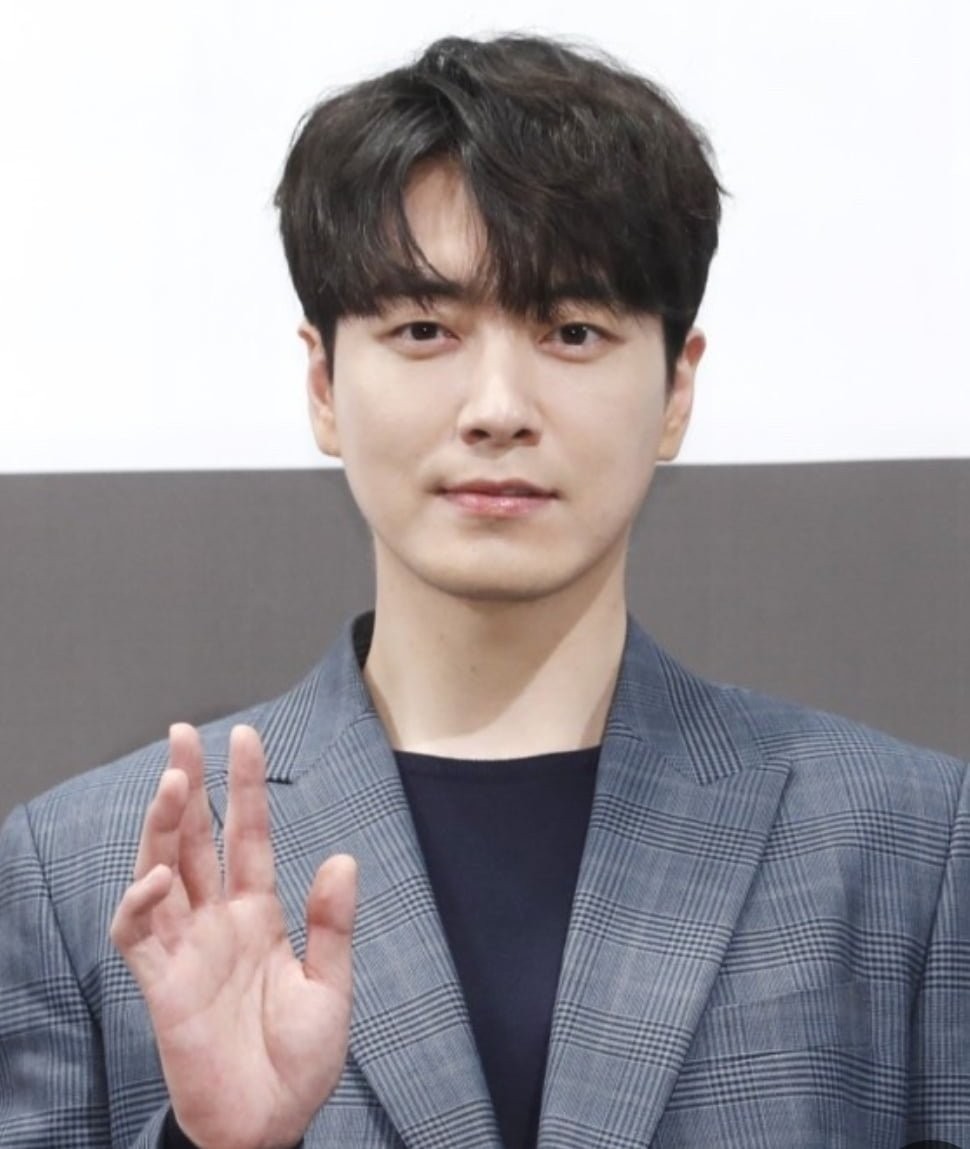 배우 이준혁, 커피 브랜드 모델로 활약 중 밀바엔 별명 입증
