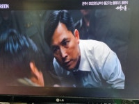지금 스크린에서 서울의 봄 합니다 - 뽐뿌:자유게시판 지금 스크린에서 서울의 봄 합니다