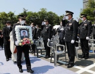 통영해양경찰서 故정호종 경장 눈물의 영결식“영웅, 고이 잠들다” - 뽐뿌:사회/문화뉴스 통영해양경찰서 故정호종 경장 눈물의 영결식“영웅... 