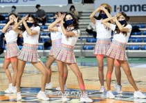 [포토] KCC 치어리더 '11연승 응원해요' - 뽐뿌:스포츠뉴스 [포토] KCC 치어리더 '11연승 응원해요'