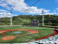 [현장속으로] 3년 만에 울산→힌남노→밤샘 특급 문수구장 사수작전 - 뽐뿌:스포츠뉴스 [현장속으로] 3년 만에 울산→힌남노→밤샘 특급... 