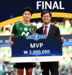 [포토] 조규성, FA컵 MVP 차지 - 뽐뿌:스포츠뉴스 [포토] 조규성, FA컵 MVP 차지