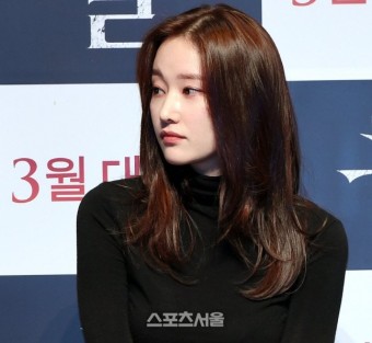 '부친상' 전종서 위해 공개연인 이충현 감독 상주로 이름올려 - 뽐뿌:방송/연예뉴스 '부친상' 전종서 위해 공개연인 이충현 감독 상주로 이름올려