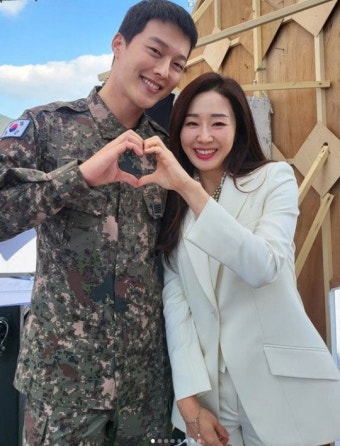 장기용, 1년 6개월 국방의 의무 마치고 전역 - 뽐뿌:방송/연예뉴스 장기용, 1년 6개월 국방의 의무 마치고 전역