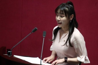 與野에 울림 준 김예지 의원 “野 협치 약속 이어지길” - 뽐뿌:정치/경제뉴스 與野에 울림 준 김예지 의원 “野 협치 약속 이어지길”