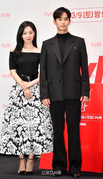 [포토]‘여왕과 김수현’ - 뽐뿌:방송/연예뉴스 [포토]‘여왕과 김수현’