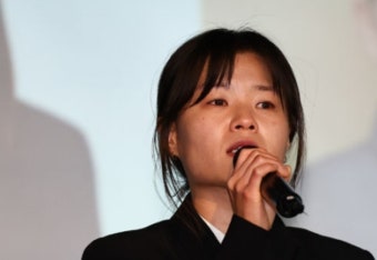 ‘반미 논란’ 전지예, 더불어민주연합 국민후보 사퇴 “걱정 끼치고 싶지 않아” - 뽐뿌:정치/경제뉴스 ‘반미 논란’ 전지예, 더불어민주연합...