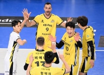 ‘홈구장 폐쇄’ KB손해보험, 14일 현대캐피탈전은 안산서 개최 - 뽐뿌:스포츠뉴스 ‘홈구장 폐쇄’ KB손해보험, 14일 현대캐피탈전은 안산서... 