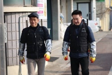 원주시청 공무원노조, 최혁진 의원과 저소득 주민들에 연탄 나눔 봉사 - 뽐뿌:뉴스게시판 원주시청 공무원노조, 최혁진 의원과 저소득 주민들에... 