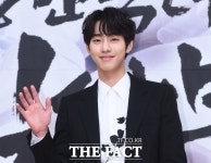 안효섭, 오랜 매니저와 더 프레젠트 컴퍼니 공동 설립 - 뽐뿌:방송/연예뉴스  안효섭, 오랜 매니저와 더 프레젠트 컴퍼니 공동 설립
